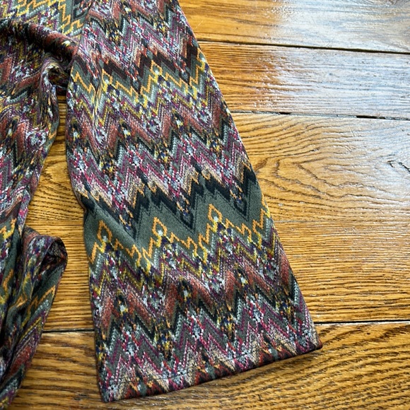 Tacera bell sleeve shift dress.  Size Large.  Green, gold, purple. Fall colors. - Picture 4 of 12